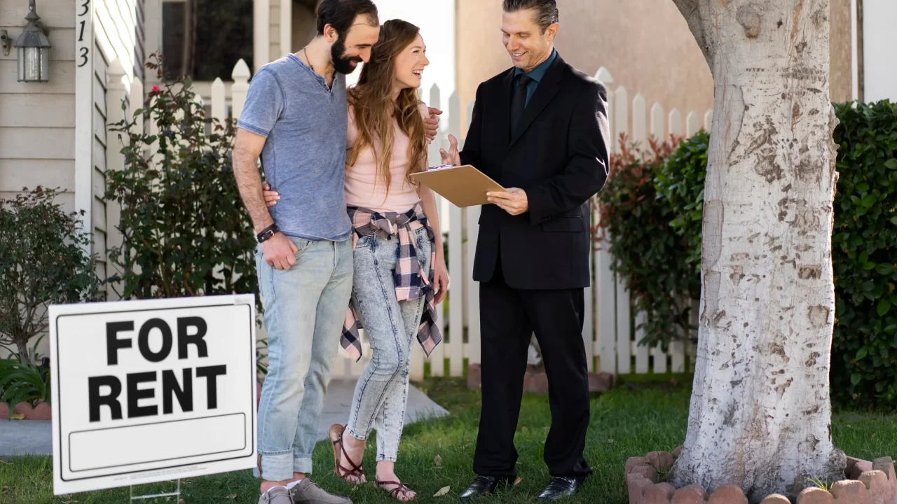 couple-signing-papers-fr-new-house (1)